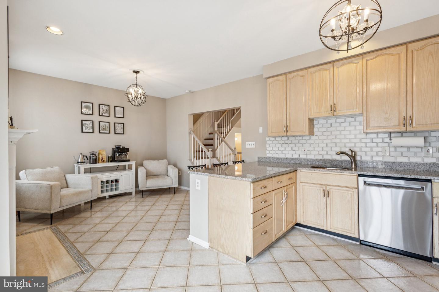 6152 BRAELEIGH LN, ALEXANDRIA, Virginia 22315, 2 Bedrooms Bedrooms, ,2 BathroomsBathrooms,Residential,For sale,6152 BRAELEIGH LN,VAFX2267366 MLS # VAFX2267366