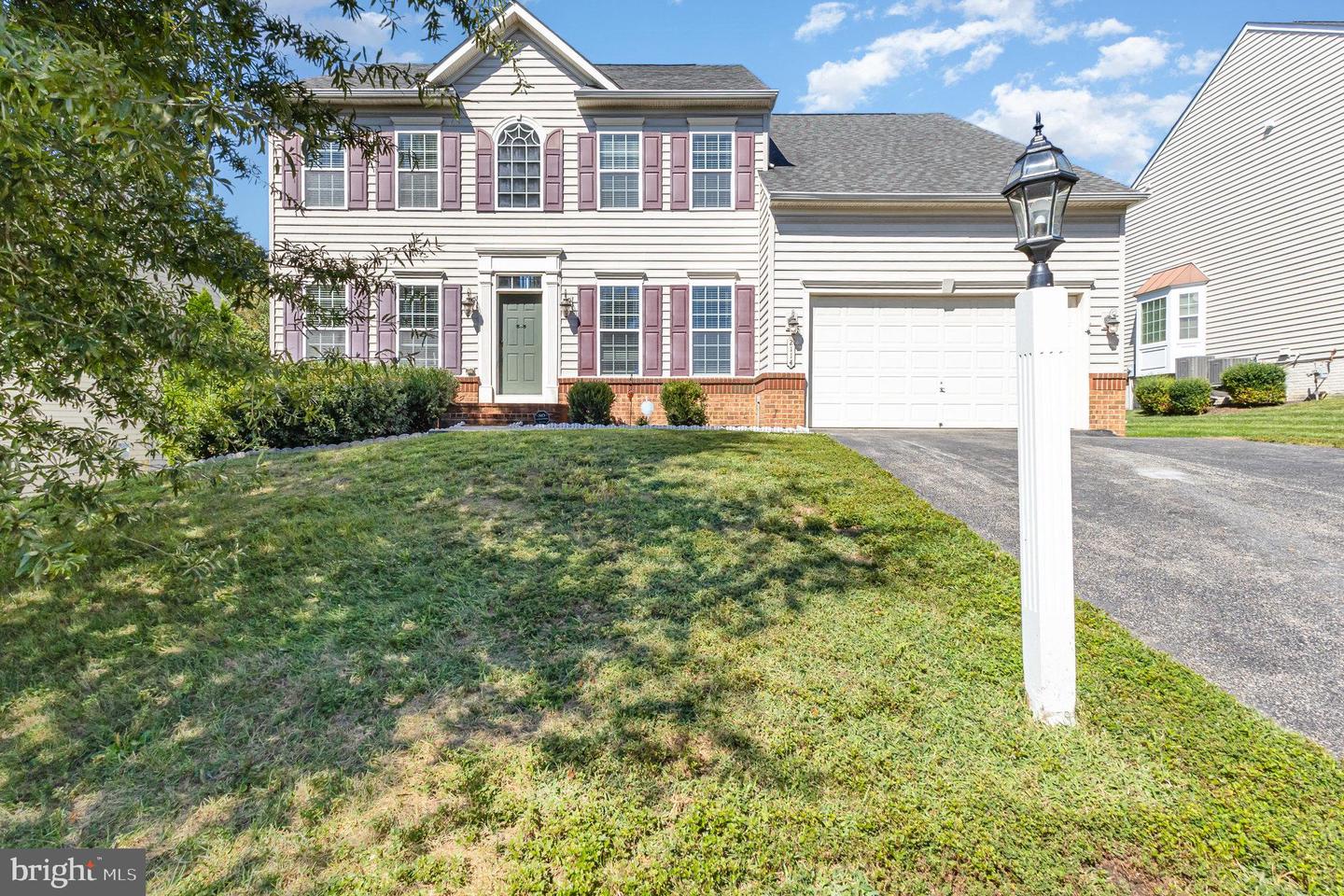 2114 JELLICO CT, WOODBRIDGE, Virginia 22191, 4 Bedrooms Bedrooms, 8 Rooms Rooms,3 BathroomsBathrooms,Residential,For sale,2114 JELLICO CT,VAPW2104100 MLS # VAPW2104100