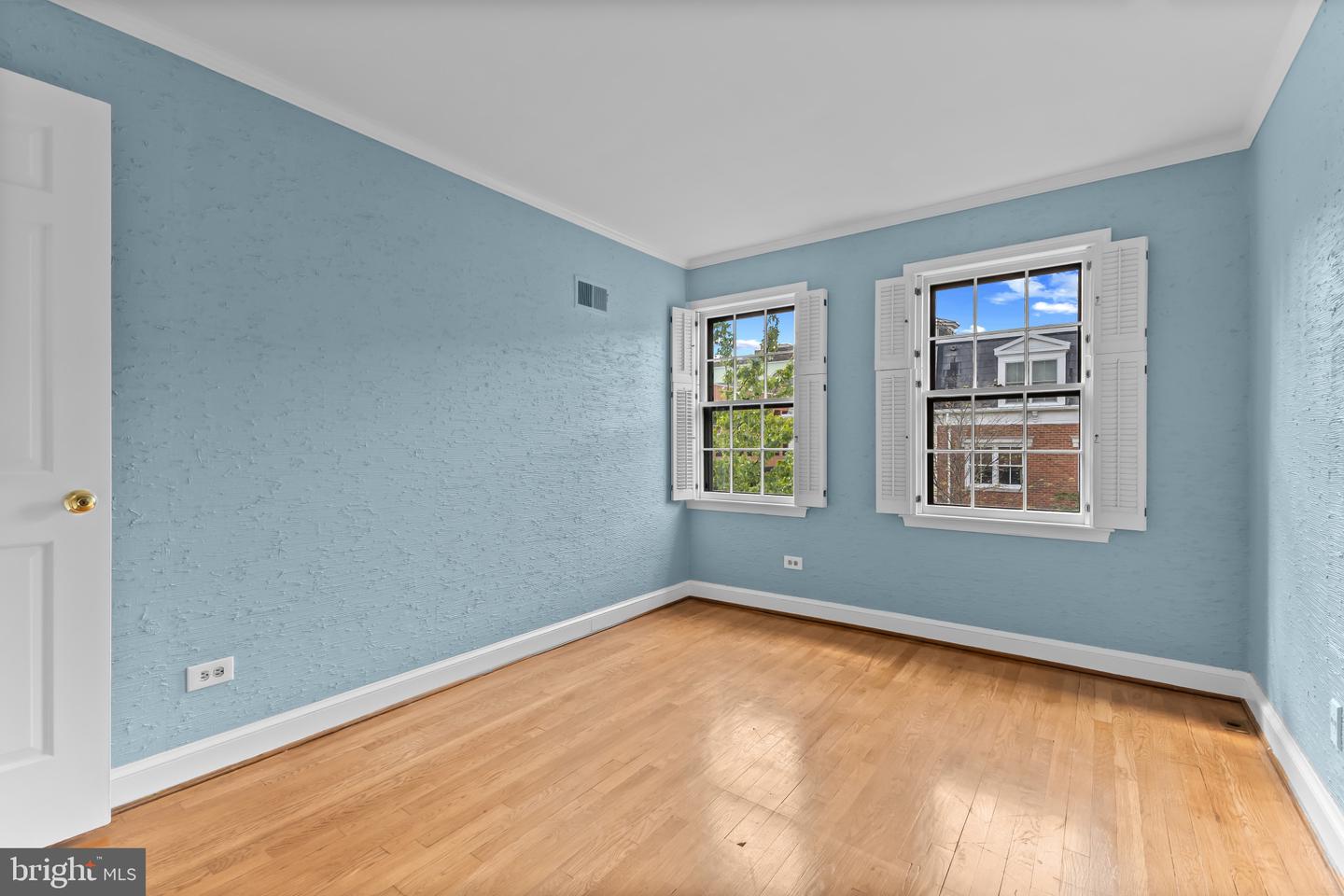 103 QUEEN ST, ALEXANDRIA, Virginia 22314, 4 Bedrooms Bedrooms, ,3 BathroomsBathrooms,Residential,For sale,103 QUEEN ST,VAAX2049690 MLS # VAAX2049690