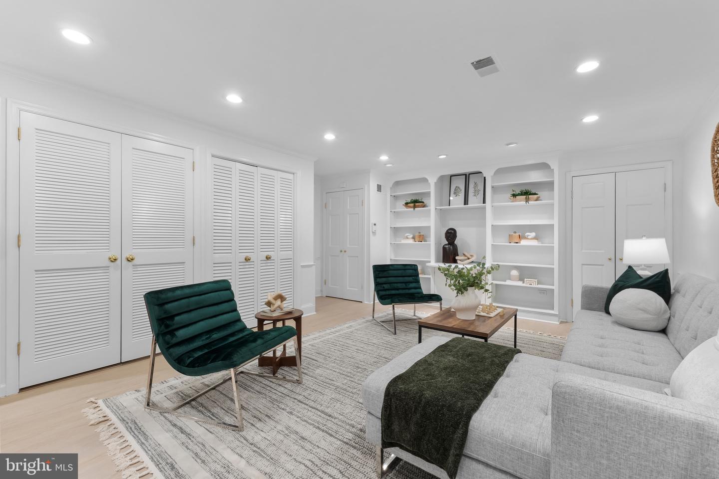 103 QUEEN ST, ALEXANDRIA, Virginia 22314, 4 Bedrooms Bedrooms, ,3 BathroomsBathrooms,Residential,For sale,103 QUEEN ST,VAAX2049690 MLS # VAAX2049690