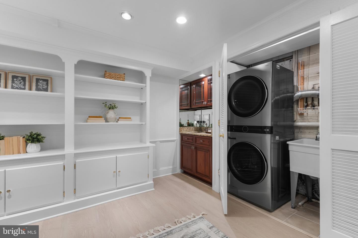 103 QUEEN ST, ALEXANDRIA, Virginia 22314, 4 Bedrooms Bedrooms, ,3 BathroomsBathrooms,Residential,For sale,103 QUEEN ST,VAAX2049690 MLS # VAAX2049690