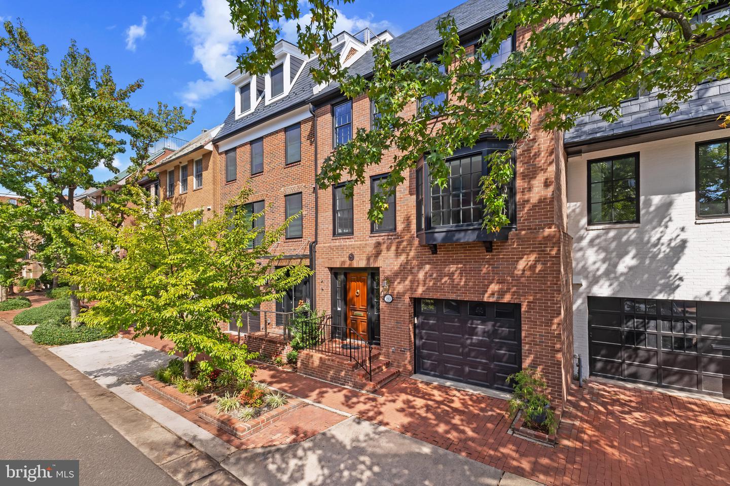 103 QUEEN ST, ALEXANDRIA, Virginia 22314, 4 Bedrooms Bedrooms, ,3 BathroomsBathrooms,Residential,For sale,103 QUEEN ST,VAAX2049690 MLS # VAAX2049690