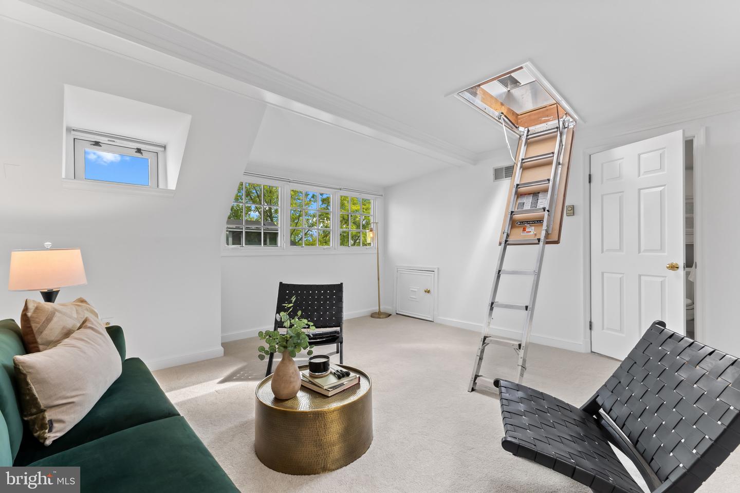 103 QUEEN ST, ALEXANDRIA, Virginia 22314, 4 Bedrooms Bedrooms, ,3 BathroomsBathrooms,Residential,For sale,103 QUEEN ST,VAAX2049690 MLS # VAAX2049690