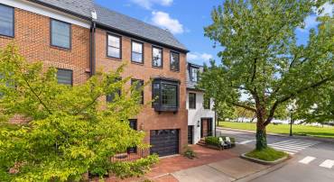 103 QUEEN ST, ALEXANDRIA, Virginia 22314, 4 Bedrooms Bedrooms, ,3 BathroomsBathrooms,Residential,For sale,103 QUEEN ST,VAAX2049690 MLS # VAAX2049690