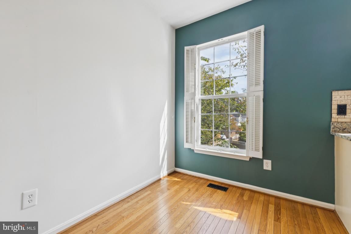 5332 CHIEFTAIN CIR, ALEXANDRIA, Virginia 22312, 2 Bedrooms Bedrooms, ,2 BathroomsBathrooms,Residential,For sale,5332 CHIEFTAIN CIR,VAFX2267212 MLS # VAFX2267212
