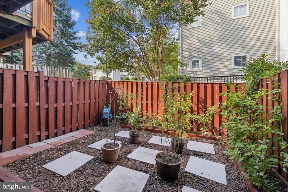 5332 CHIEFTAIN CIR, ALEXANDRIA, Virginia 22312, 2 Bedrooms Bedrooms, ,2 BathroomsBathrooms,Residential,For sale,5332 CHIEFTAIN CIR,VAFX2267212 MLS # VAFX2267212