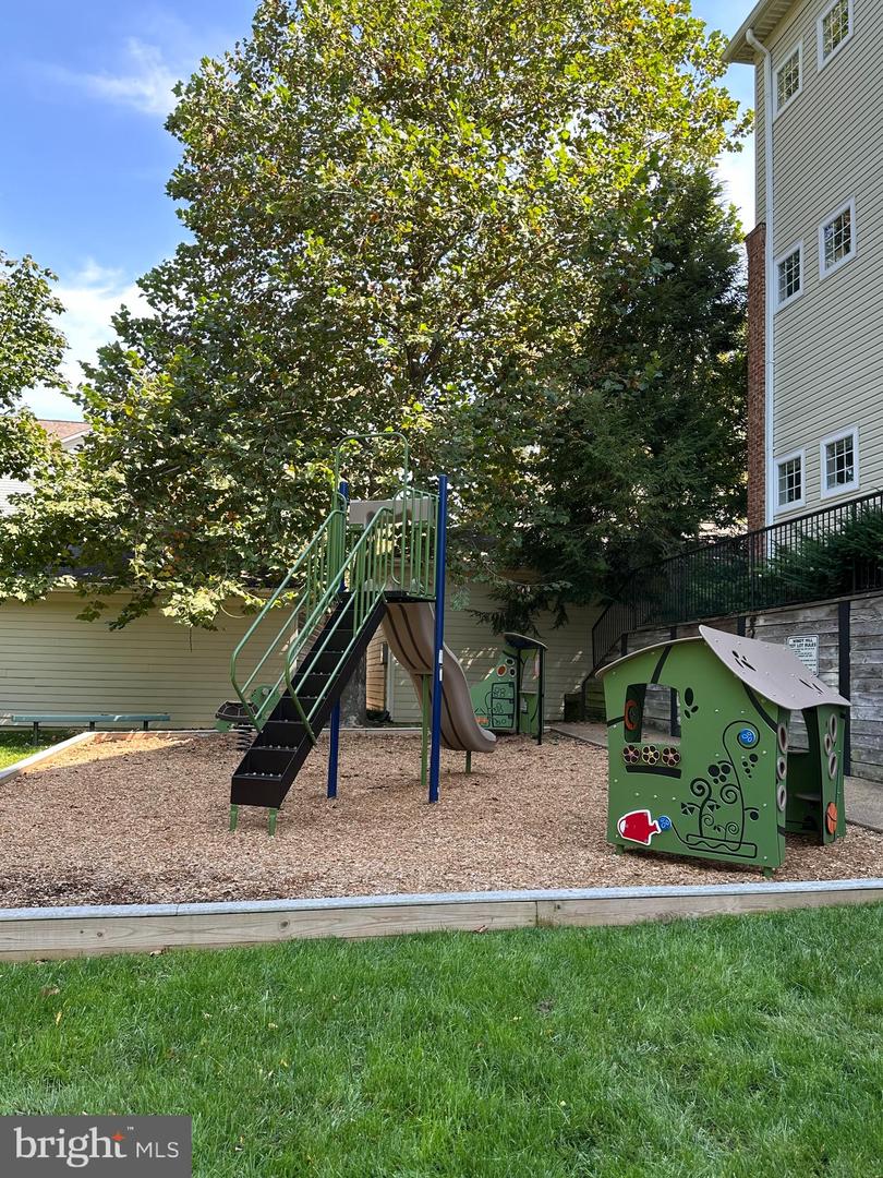 5332 CHIEFTAIN CIR, ALEXANDRIA, Virginia 22312, 2 Bedrooms Bedrooms, ,2 BathroomsBathrooms,Residential,For sale,5332 CHIEFTAIN CIR,VAFX2267212 MLS # VAFX2267212