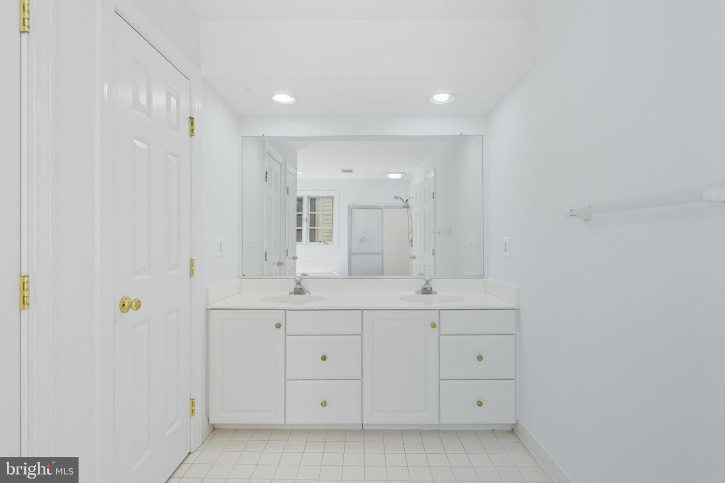 20765 BANK WAY, STERLING, Virginia 20165, 4 Bedrooms Bedrooms, 6 Rooms Rooms,3 BathroomsBathrooms,Residential,For sale,20765 BANK WAY,VALO2106842 MLS # VALO2106842