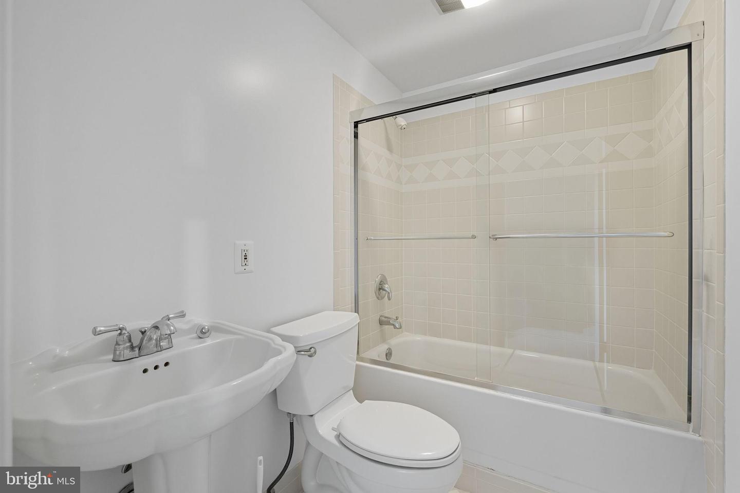 20765 BANK WAY, STERLING, Virginia 20165, 4 Bedrooms Bedrooms, 6 Rooms Rooms,3 BathroomsBathrooms,Residential,For sale,20765 BANK WAY,VALO2106842 MLS # VALO2106842