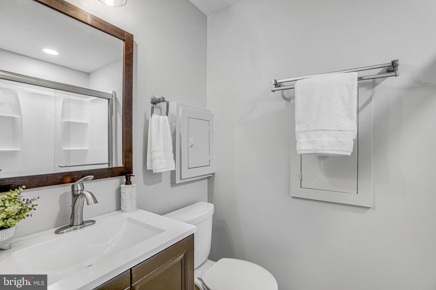 8017 GALLA KNOLL CIR, SPRINGFIELD, Virginia 22153, 3 Bedrooms Bedrooms, ,3 BathroomsBathrooms,Residential,For sale,8017 GALLA KNOLL CIR,VAFX2267556 MLS # VAFX2267556