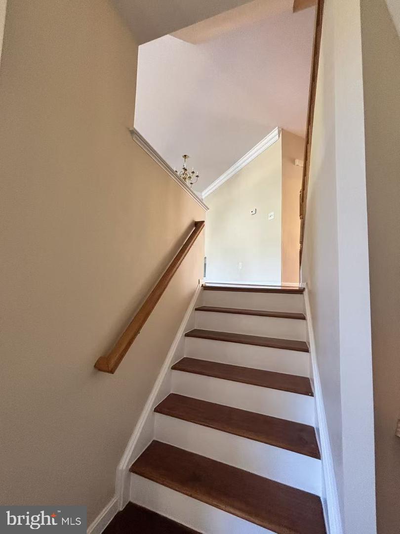 6635 CREEK POINT WAY, ALEXANDRIA, Virginia 22315, 3 Bedrooms Bedrooms, 13 Rooms Rooms,3 BathroomsBathrooms,Residential,For sale,6635 CREEK POINT WAY,VAFX2267604 MLS # VAFX2267604