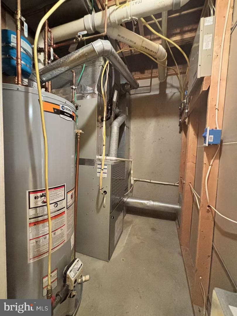 6635 CREEK POINT WAY, ALEXANDRIA, Virginia 22315, 3 Bedrooms Bedrooms, 13 Rooms Rooms,3 BathroomsBathrooms,Residential,For sale,6635 CREEK POINT WAY,VAFX2267604 MLS # VAFX2267604