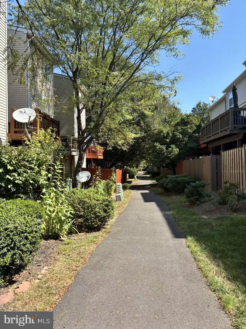 6635 CREEK POINT WAY, ALEXANDRIA, Virginia 22315, 3 Bedrooms Bedrooms, 13 Rooms Rooms,3 BathroomsBathrooms,Residential,For sale,6635 CREEK POINT WAY,VAFX2267604 MLS # VAFX2267604