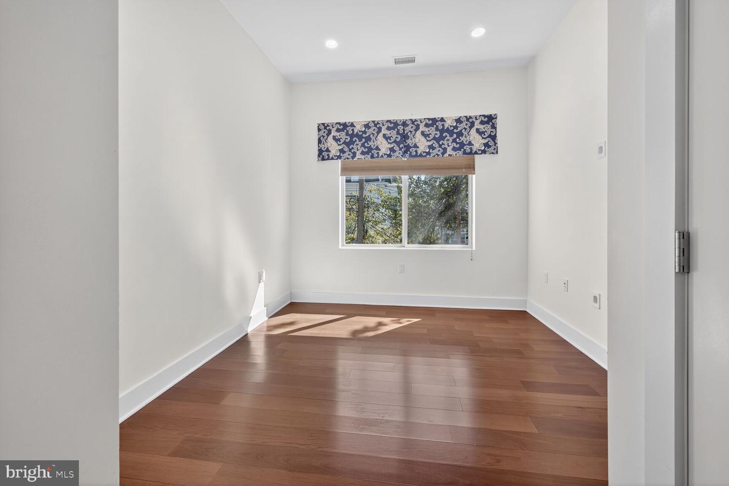 762 PARK RD NW #7, WASHINGTON, District Of Columbia 20010, 2 Bedrooms Bedrooms, ,2 BathroomsBathrooms,Residential,For sale,762 PARK RD NW #7,DCDC2222750 MLS # DCDC2222750
