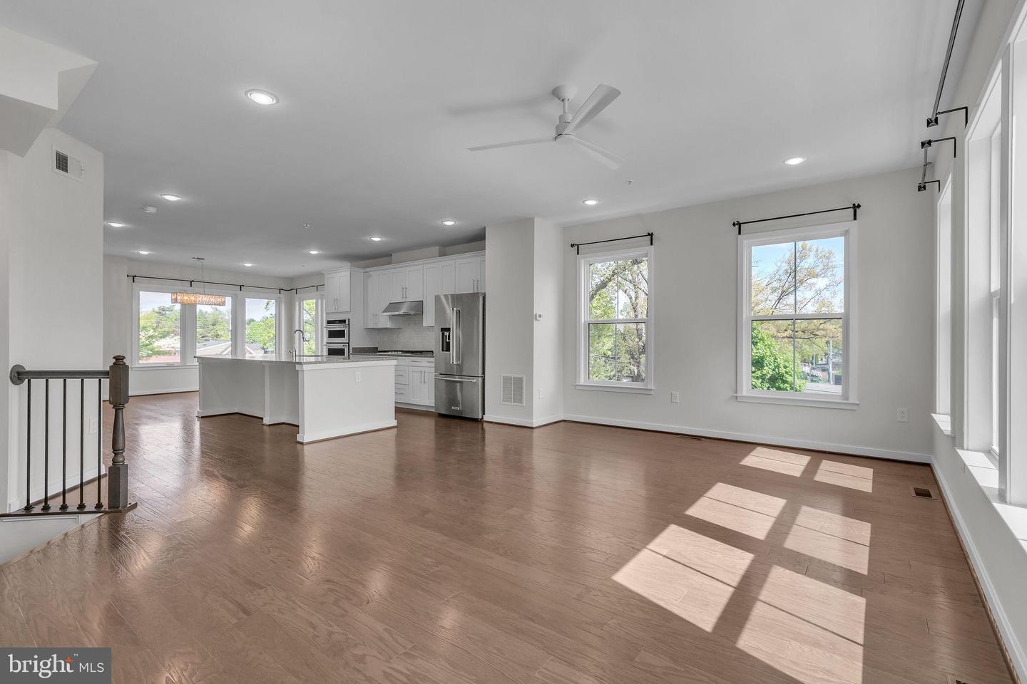 3951 OAK ST, FAIRFAX, Virginia 22030, 4 Bedrooms Bedrooms, 9 Rooms Rooms,3 BathroomsBathrooms,Residential,For sale,3951 OAK ST,VAFC2007052 MLS # VAFC2007052