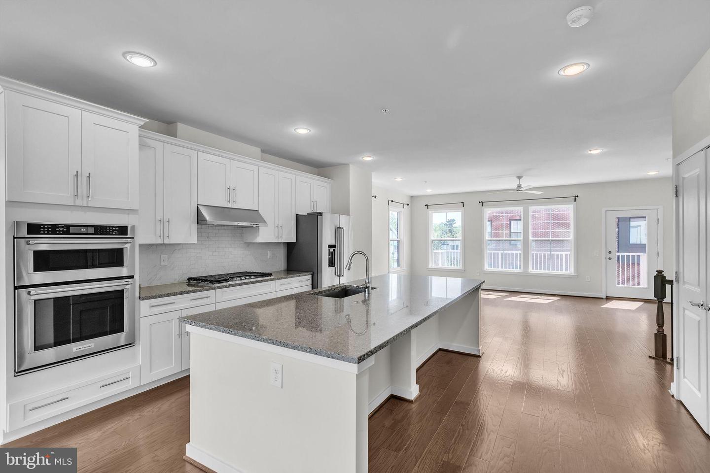 3951 OAK ST, FAIRFAX, Virginia 22030, 4 Bedrooms Bedrooms, 9 Rooms Rooms,3 BathroomsBathrooms,Residential,For sale,3951 OAK ST,VAFC2007052 MLS # VAFC2007052