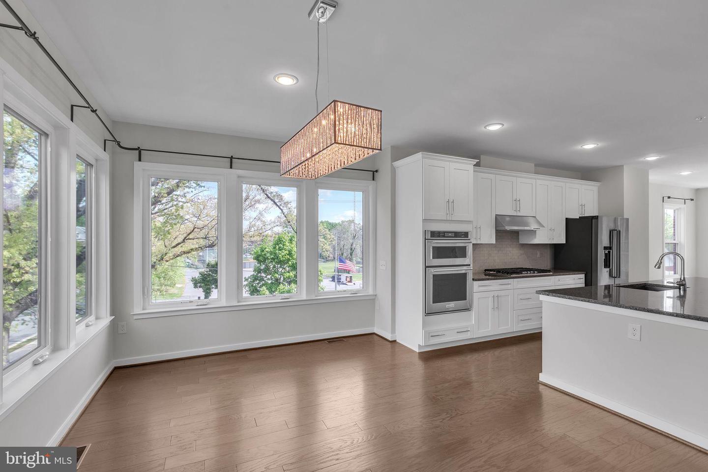 3951 OAK ST, FAIRFAX, Virginia 22030, 4 Bedrooms Bedrooms, 9 Rooms Rooms,3 BathroomsBathrooms,Residential,For sale,3951 OAK ST,VAFC2007052 MLS # VAFC2007052