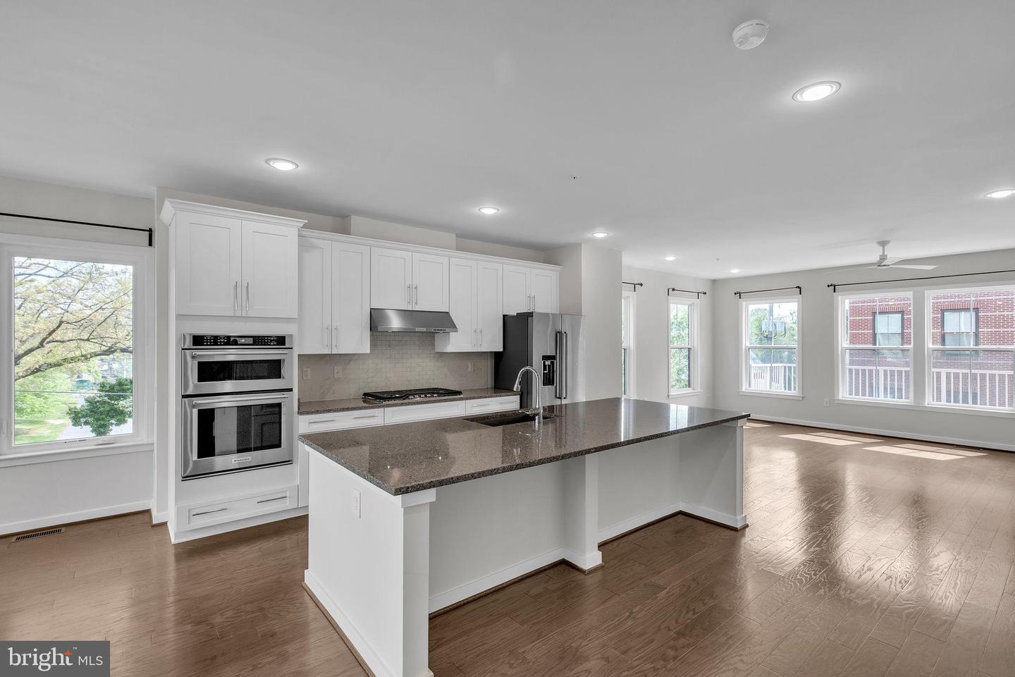 3951 OAK ST, FAIRFAX, Virginia 22030, 4 Bedrooms Bedrooms, 9 Rooms Rooms,3 BathroomsBathrooms,Residential,For sale,3951 OAK ST,VAFC2007052 MLS # VAFC2007052