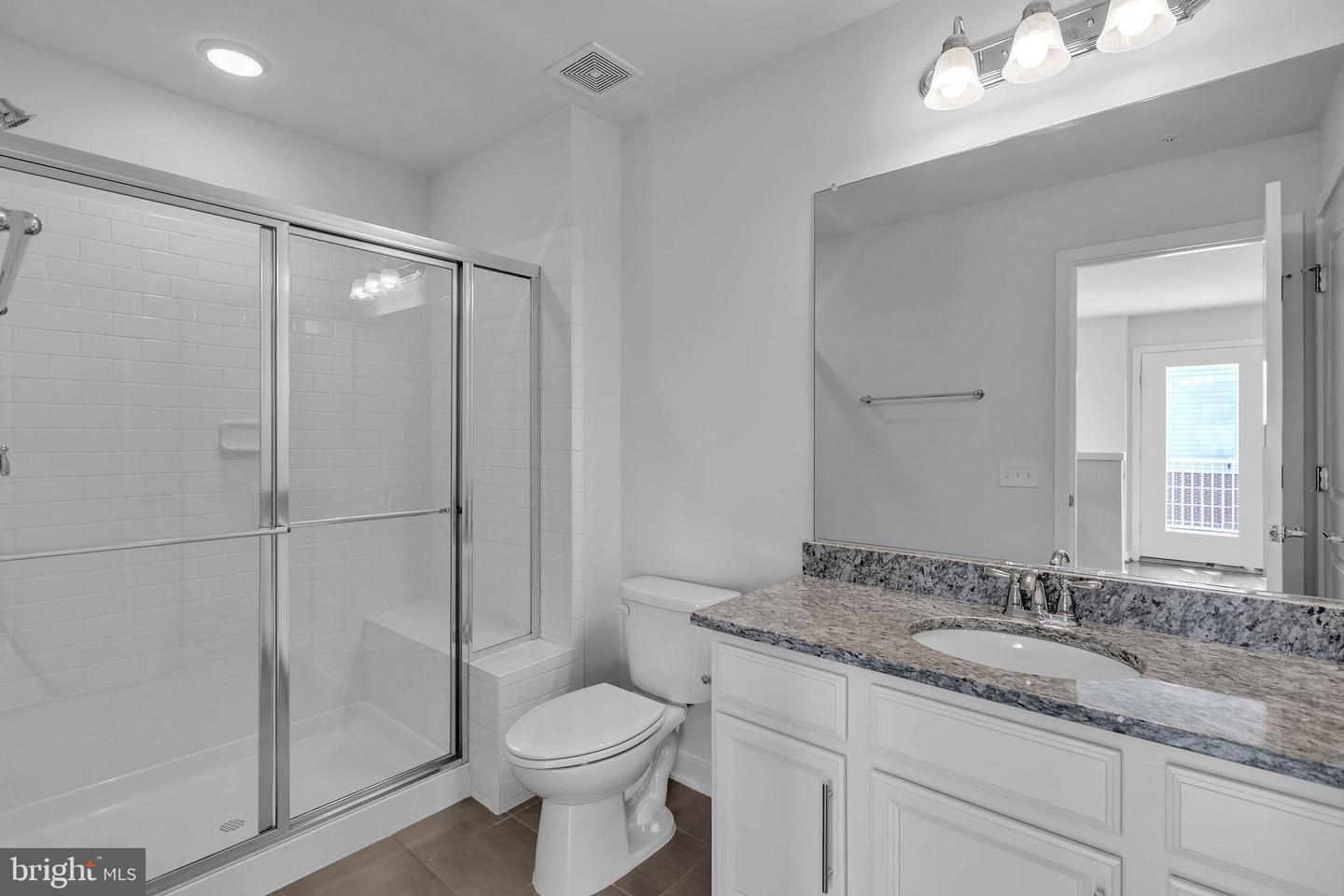 3951 OAK ST, FAIRFAX, Virginia 22030, 4 Bedrooms Bedrooms, 9 Rooms Rooms,3 BathroomsBathrooms,Residential,For sale,3951 OAK ST,VAFC2007052 MLS # VAFC2007052