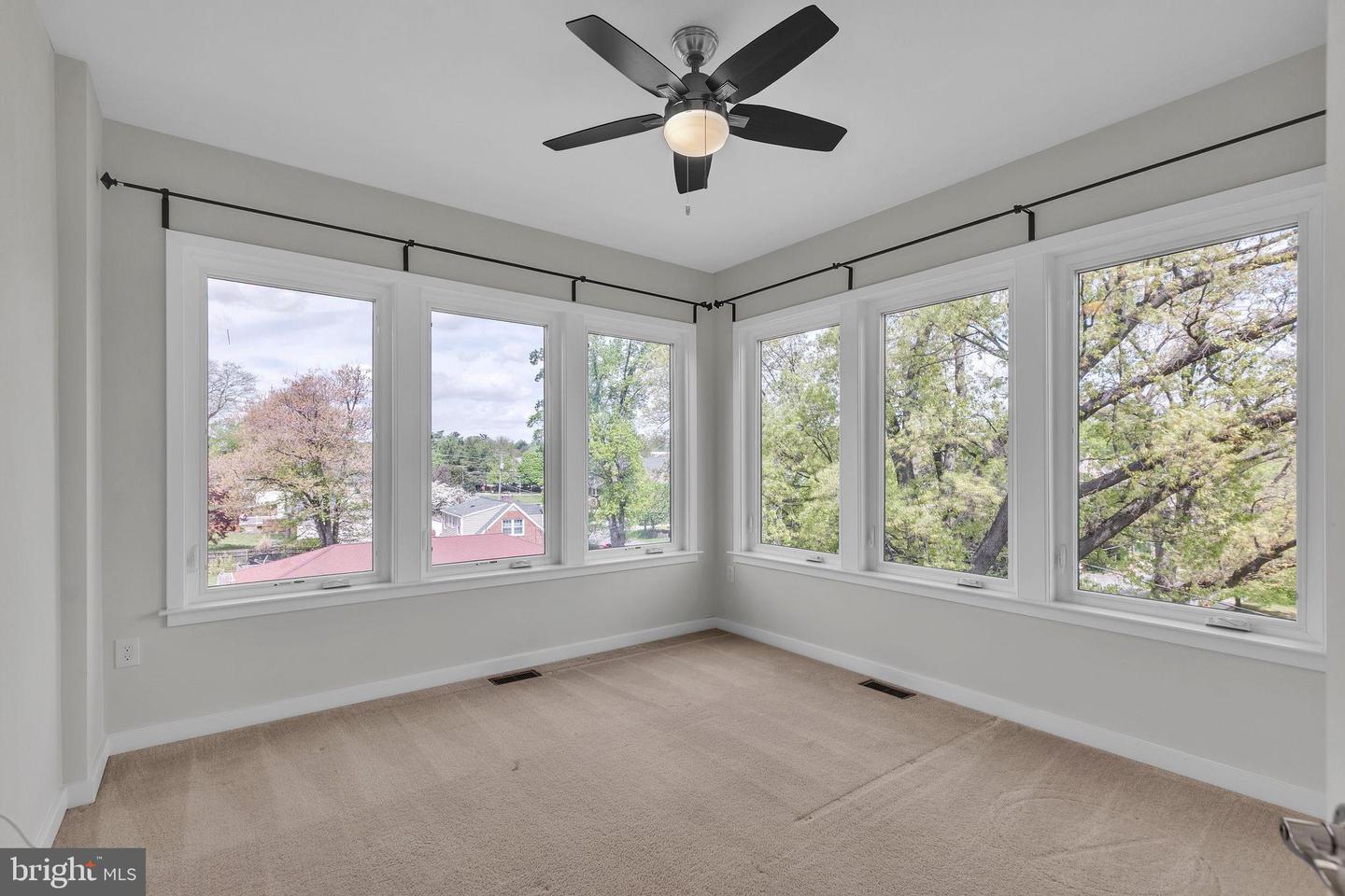3951 OAK ST, FAIRFAX, Virginia 22030, 4 Bedrooms Bedrooms, 9 Rooms Rooms,3 BathroomsBathrooms,Residential,For sale,3951 OAK ST,VAFC2007052 MLS # VAFC2007052