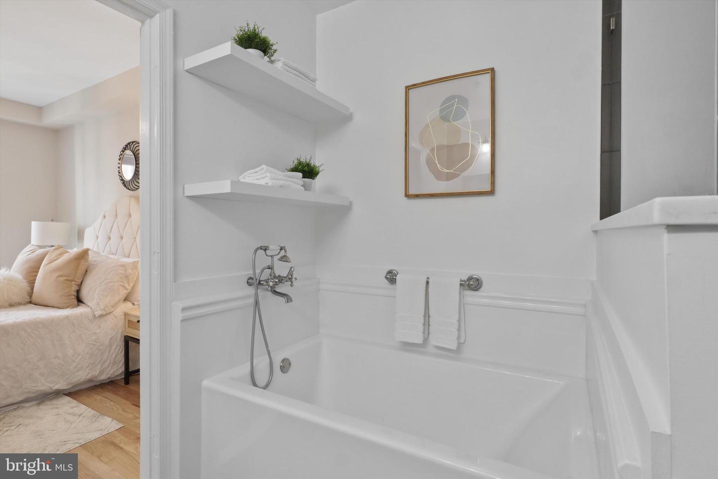 707 MASSEY LN #A, ALEXANDRIA, Virginia 22314, 2 Bedrooms Bedrooms, ,2 BathroomsBathrooms,Residential,For sale,707 MASSEY LN #A,VAAX2049836 MLS # VAAX2049836