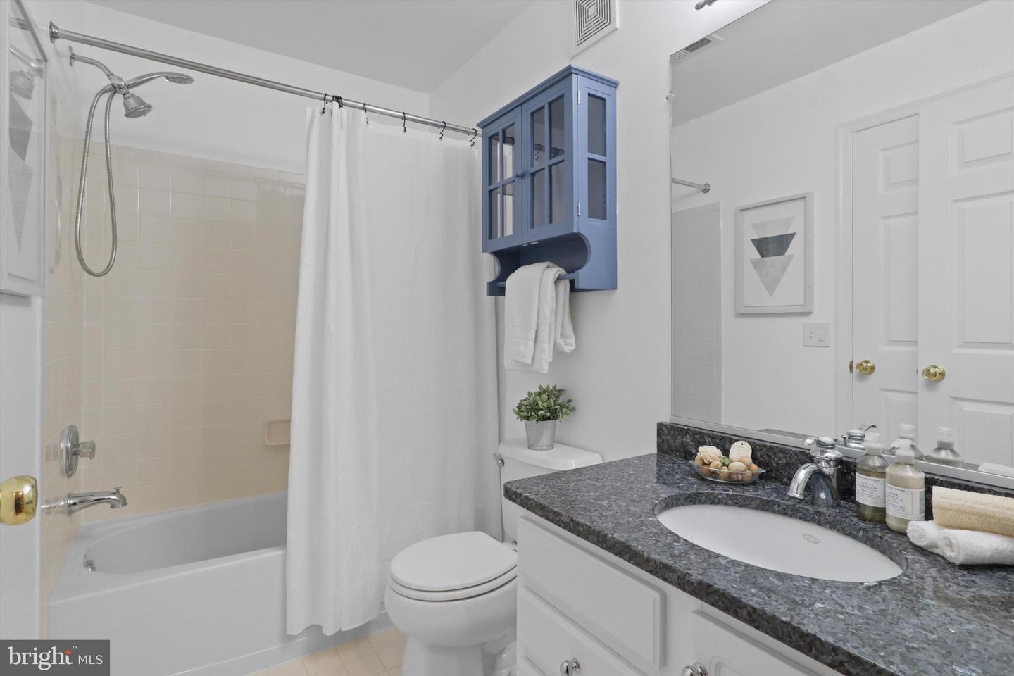 707 MASSEY LN #A, ALEXANDRIA, Virginia 22314, 2 Bedrooms Bedrooms, ,2 BathroomsBathrooms,Residential,For sale,707 MASSEY LN #A,VAAX2049836 MLS # VAAX2049836