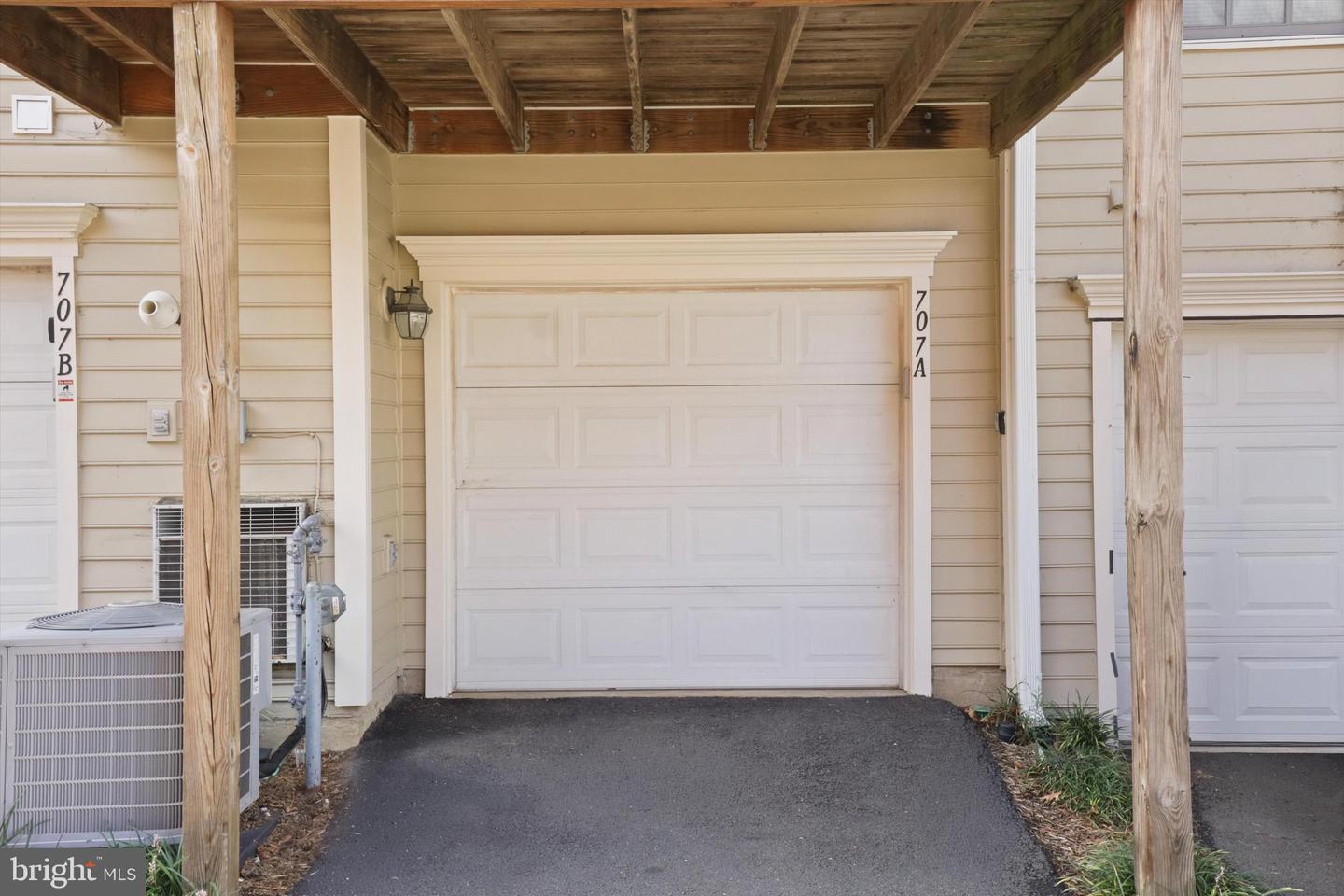 707 MASSEY LN #A, ALEXANDRIA, Virginia 22314, 2 Bedrooms Bedrooms, ,2 BathroomsBathrooms,Residential,For sale,707 MASSEY LN #A,VAAX2049836 MLS # VAAX2049836