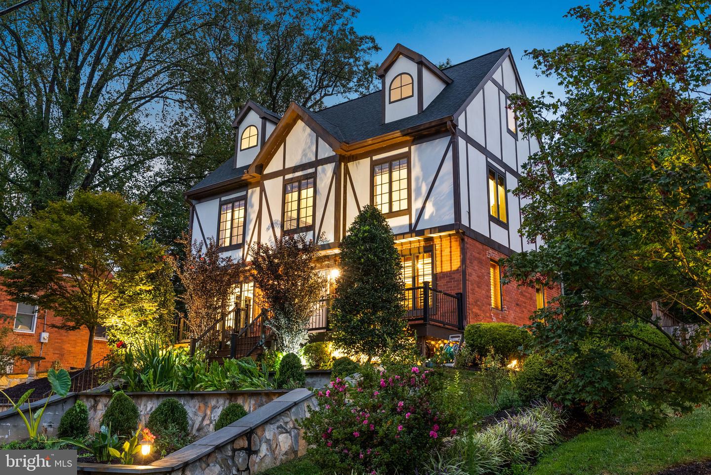 6820 JACKSON AVE, FALLS CHURCH, Virginia 22042, 6 Bedrooms Bedrooms, 21 Rooms Rooms,5 BathroomsBathrooms,Residential,For sale,6820 JACKSON AVE,VAFX2267904 MLS # VAFX2267904