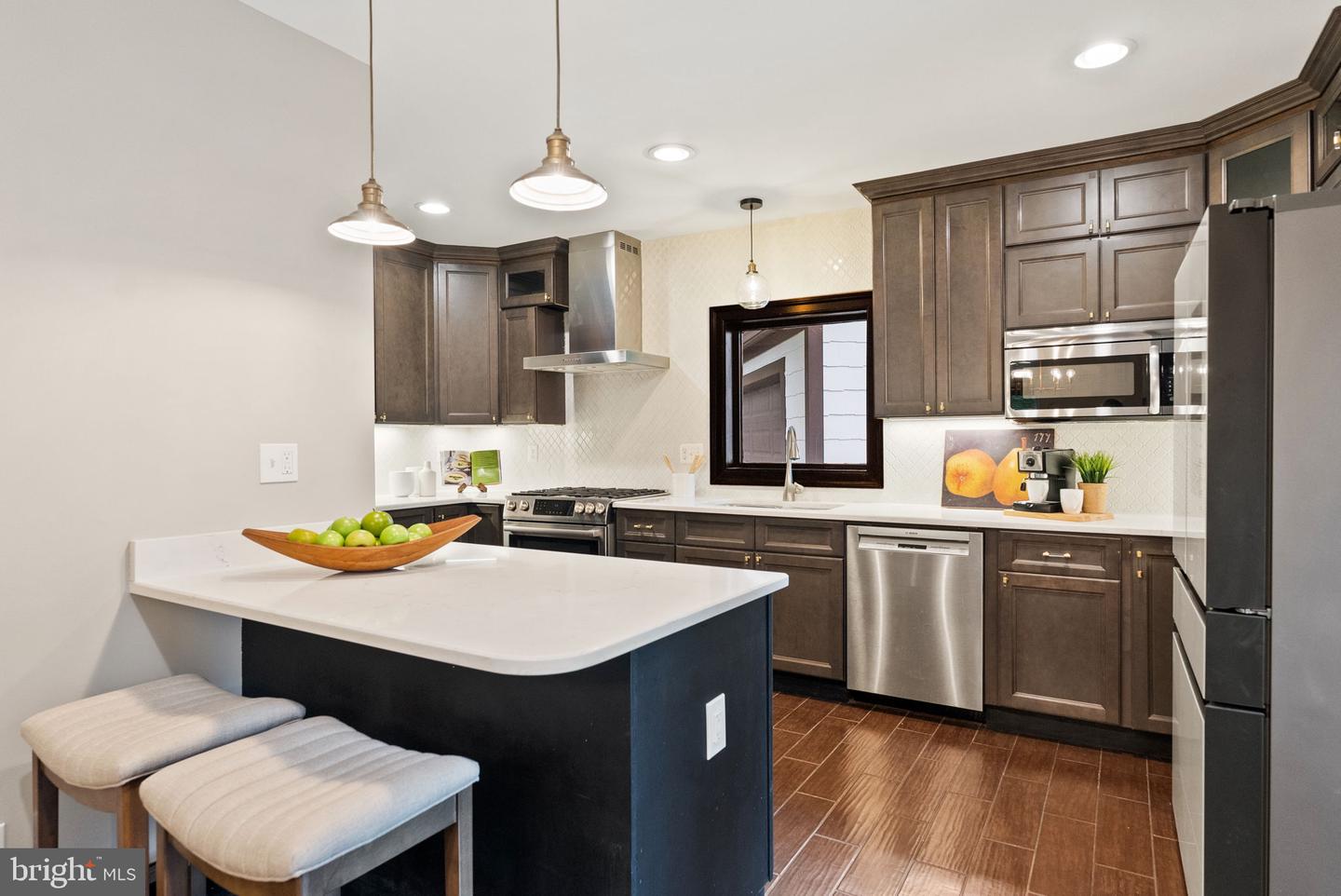 6820 JACKSON AVE, FALLS CHURCH, Virginia 22042, 6 Bedrooms Bedrooms, 21 Rooms Rooms,5 BathroomsBathrooms,Residential,For sale,6820 JACKSON AVE,VAFX2267904 MLS # VAFX2267904