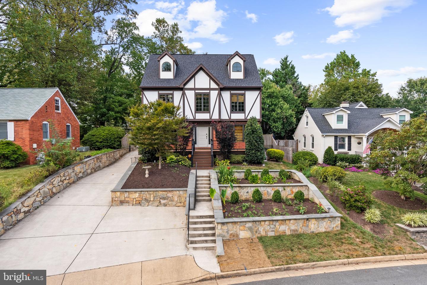 6820 JACKSON AVE, FALLS CHURCH, Virginia 22042, 6 Bedrooms Bedrooms, 21 Rooms Rooms,5 BathroomsBathrooms,Residential,For sale,6820 JACKSON AVE,VAFX2267904 MLS # VAFX2267904