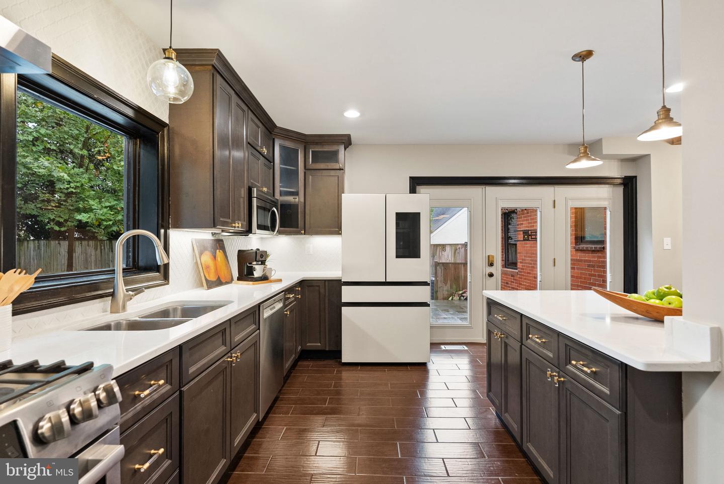 6820 JACKSON AVE, FALLS CHURCH, Virginia 22042, 6 Bedrooms Bedrooms, 21 Rooms Rooms,5 BathroomsBathrooms,Residential,For sale,6820 JACKSON AVE,VAFX2267904 MLS # VAFX2267904