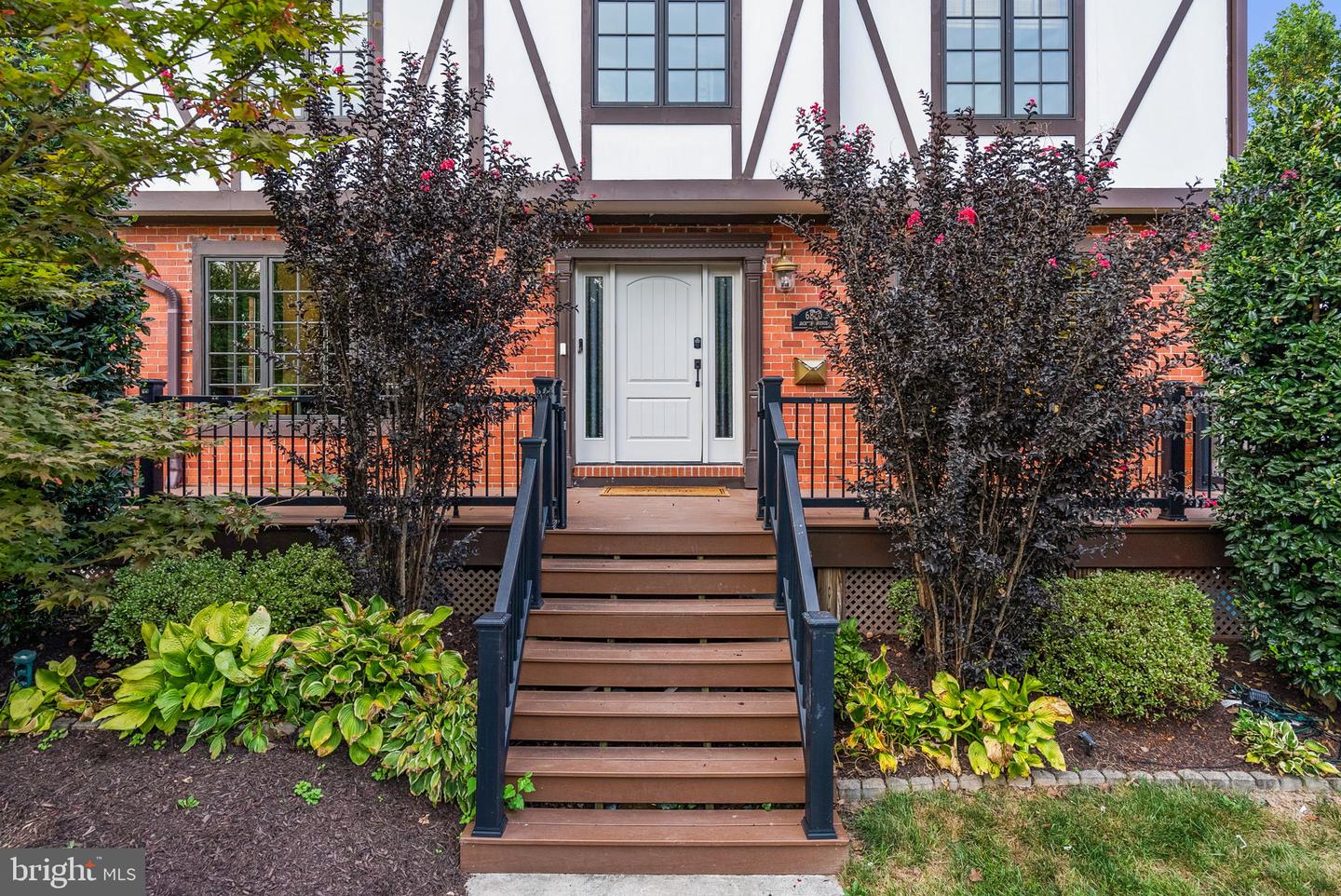 6820 JACKSON AVE, FALLS CHURCH, Virginia 22042, 6 Bedrooms Bedrooms, 21 Rooms Rooms,5 BathroomsBathrooms,Residential,For sale,6820 JACKSON AVE,VAFX2267904 MLS # VAFX2267904