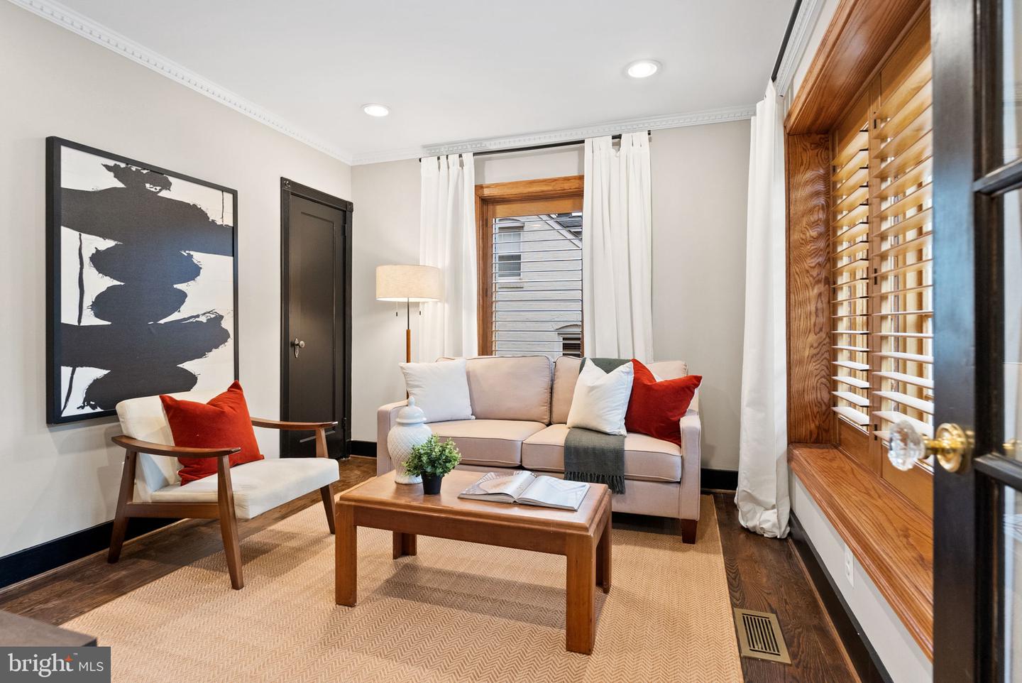 6820 JACKSON AVE, FALLS CHURCH, Virginia 22042, 6 Bedrooms Bedrooms, 21 Rooms Rooms,5 BathroomsBathrooms,Residential,For sale,6820 JACKSON AVE,VAFX2267904 MLS # VAFX2267904