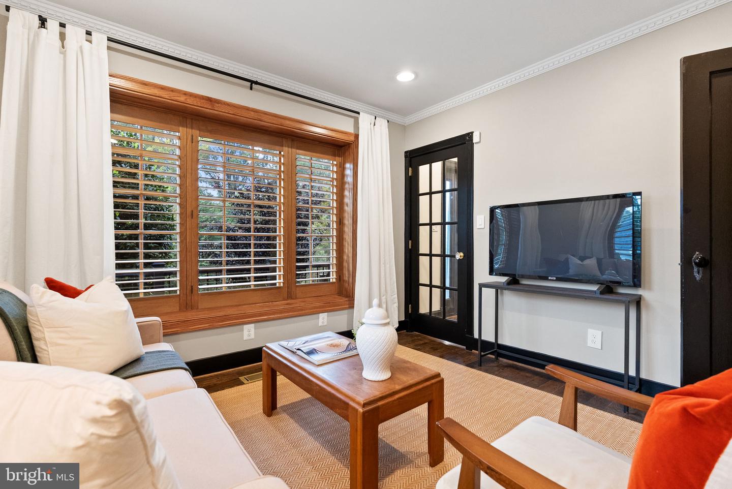 6820 JACKSON AVE, FALLS CHURCH, Virginia 22042, 6 Bedrooms Bedrooms, 21 Rooms Rooms,5 BathroomsBathrooms,Residential,For sale,6820 JACKSON AVE,VAFX2267904 MLS # VAFX2267904