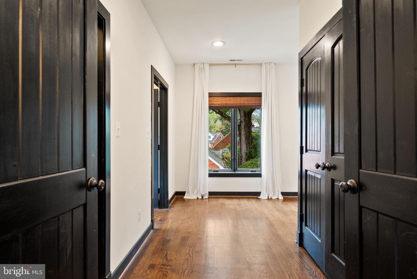 6820 JACKSON AVE, FALLS CHURCH, Virginia 22042, 6 Bedrooms Bedrooms, 21 Rooms Rooms,5 BathroomsBathrooms,Residential,For sale,6820 JACKSON AVE,VAFX2267904 MLS # VAFX2267904