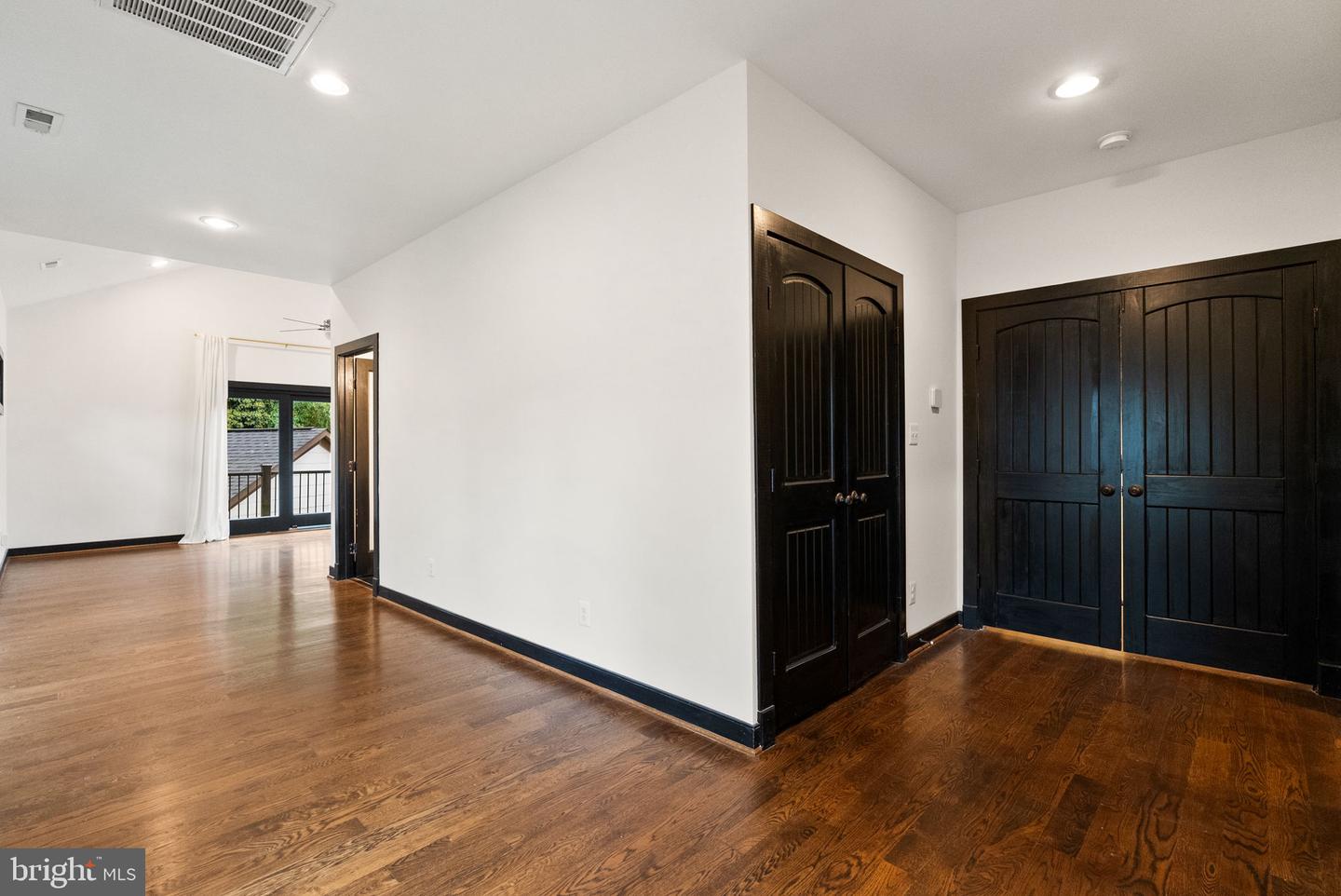 6820 JACKSON AVE, FALLS CHURCH, Virginia 22042, 6 Bedrooms Bedrooms, 21 Rooms Rooms,5 BathroomsBathrooms,Residential,For sale,6820 JACKSON AVE,VAFX2267904 MLS # VAFX2267904