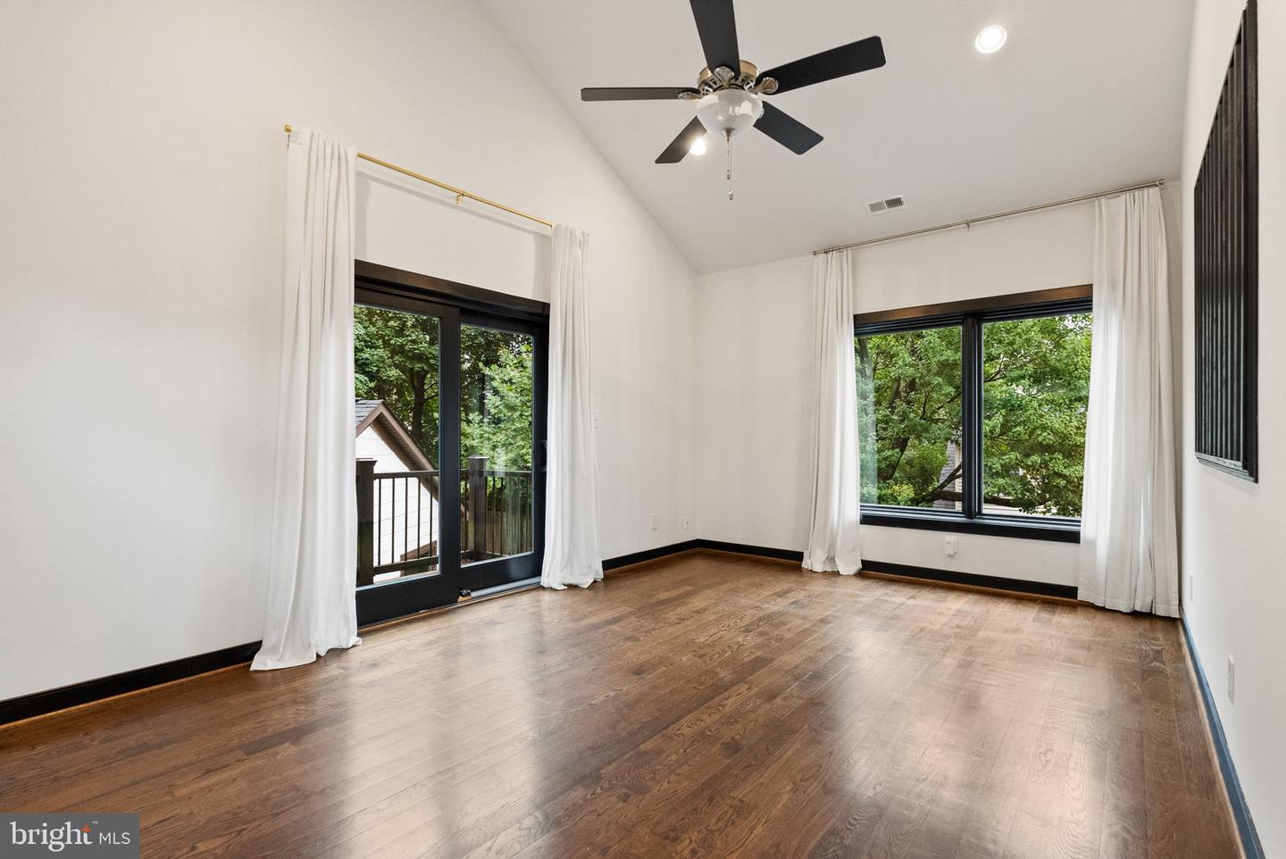 6820 JACKSON AVE, FALLS CHURCH, Virginia 22042, 6 Bedrooms Bedrooms, 21 Rooms Rooms,5 BathroomsBathrooms,Residential,For sale,6820 JACKSON AVE,VAFX2267904 MLS # VAFX2267904