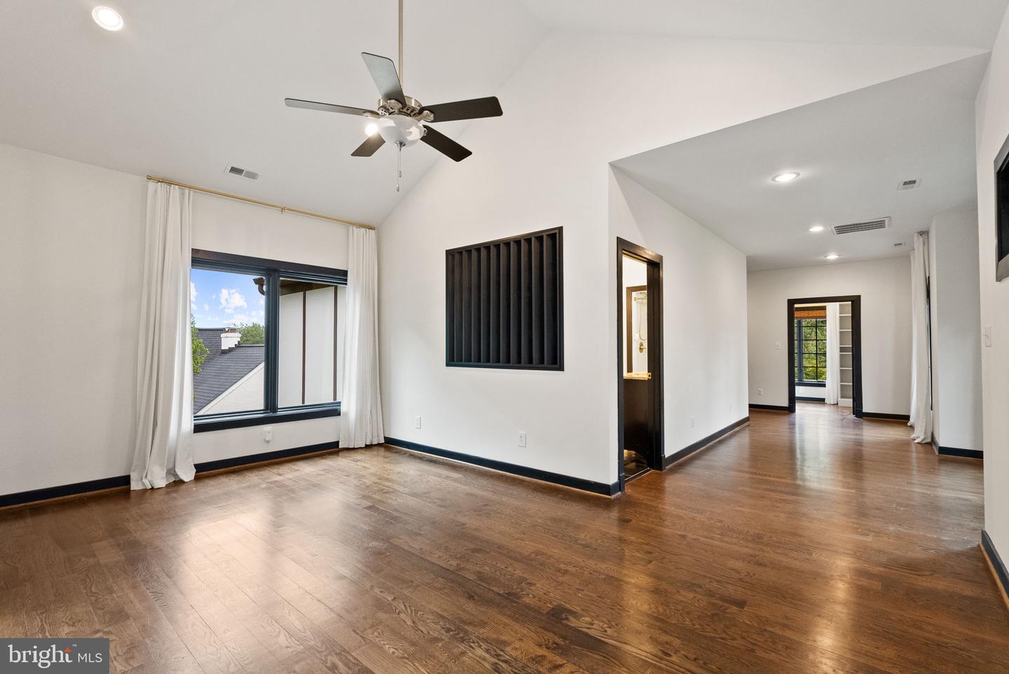 6820 JACKSON AVE, FALLS CHURCH, Virginia 22042, 6 Bedrooms Bedrooms, 21 Rooms Rooms,5 BathroomsBathrooms,Residential,For sale,6820 JACKSON AVE,VAFX2267904 MLS # VAFX2267904