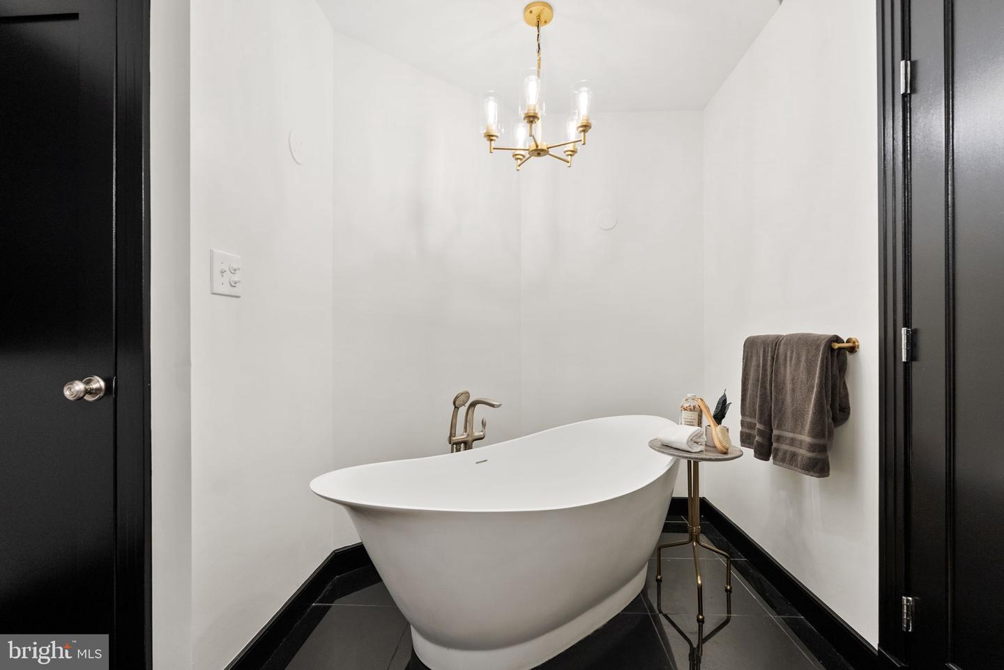 6820 JACKSON AVE, FALLS CHURCH, Virginia 22042, 6 Bedrooms Bedrooms, 21 Rooms Rooms,5 BathroomsBathrooms,Residential,For sale,6820 JACKSON AVE,VAFX2267904 MLS # VAFX2267904