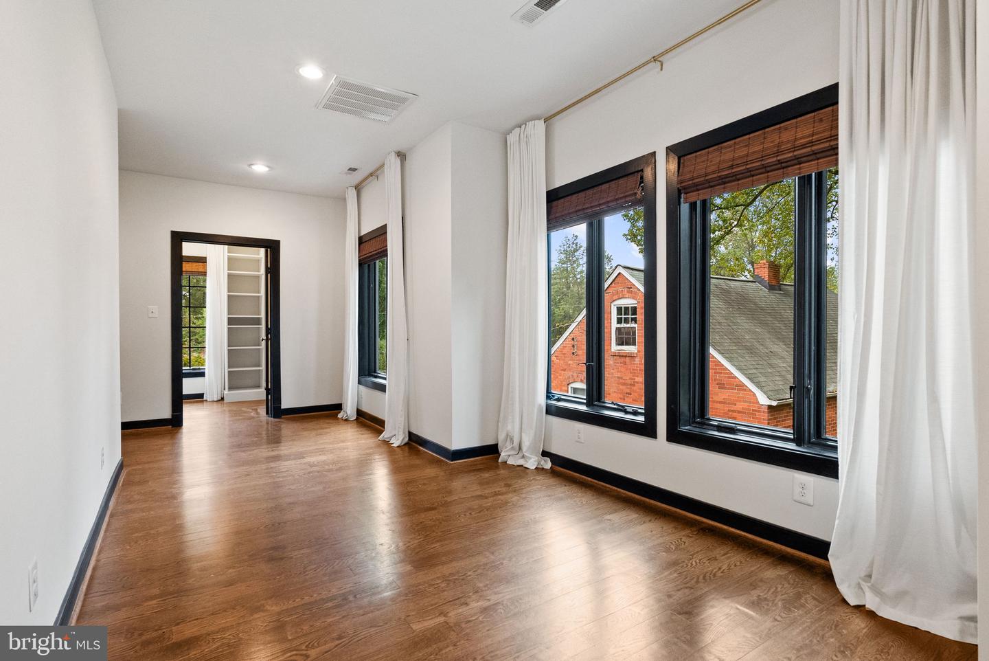 6820 JACKSON AVE, FALLS CHURCH, Virginia 22042, 6 Bedrooms Bedrooms, 21 Rooms Rooms,5 BathroomsBathrooms,Residential,For sale,6820 JACKSON AVE,VAFX2267904 MLS # VAFX2267904