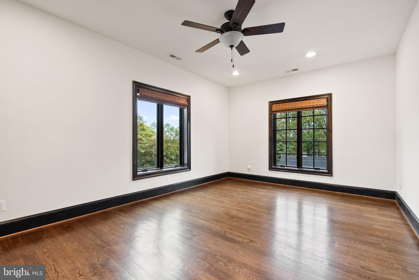 6820 JACKSON AVE, FALLS CHURCH, Virginia 22042, 6 Bedrooms Bedrooms, 21 Rooms Rooms,5 BathroomsBathrooms,Residential,For sale,6820 JACKSON AVE,VAFX2267904 MLS # VAFX2267904