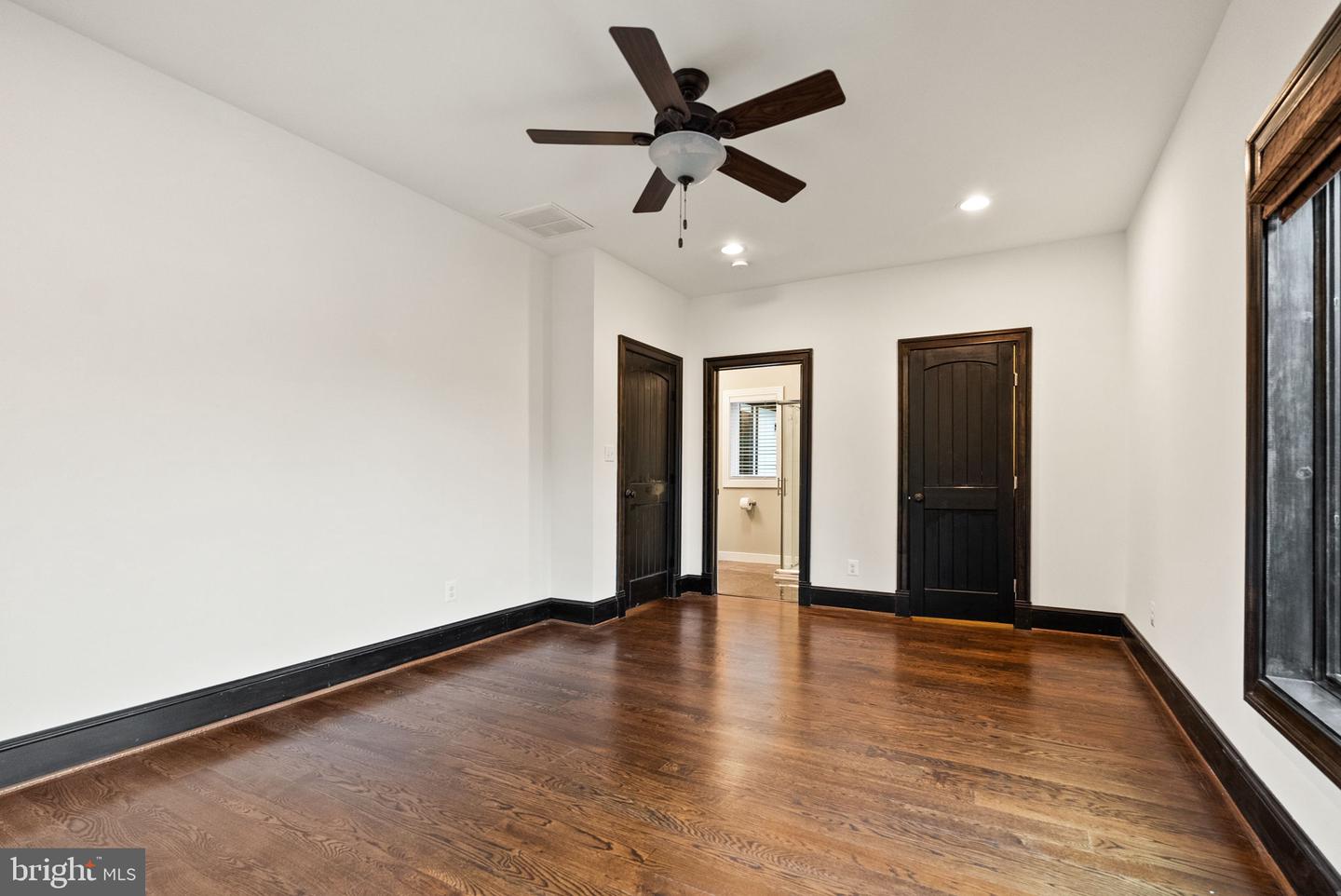 6820 JACKSON AVE, FALLS CHURCH, Virginia 22042, 6 Bedrooms Bedrooms, 21 Rooms Rooms,5 BathroomsBathrooms,Residential,For sale,6820 JACKSON AVE,VAFX2267904 MLS # VAFX2267904