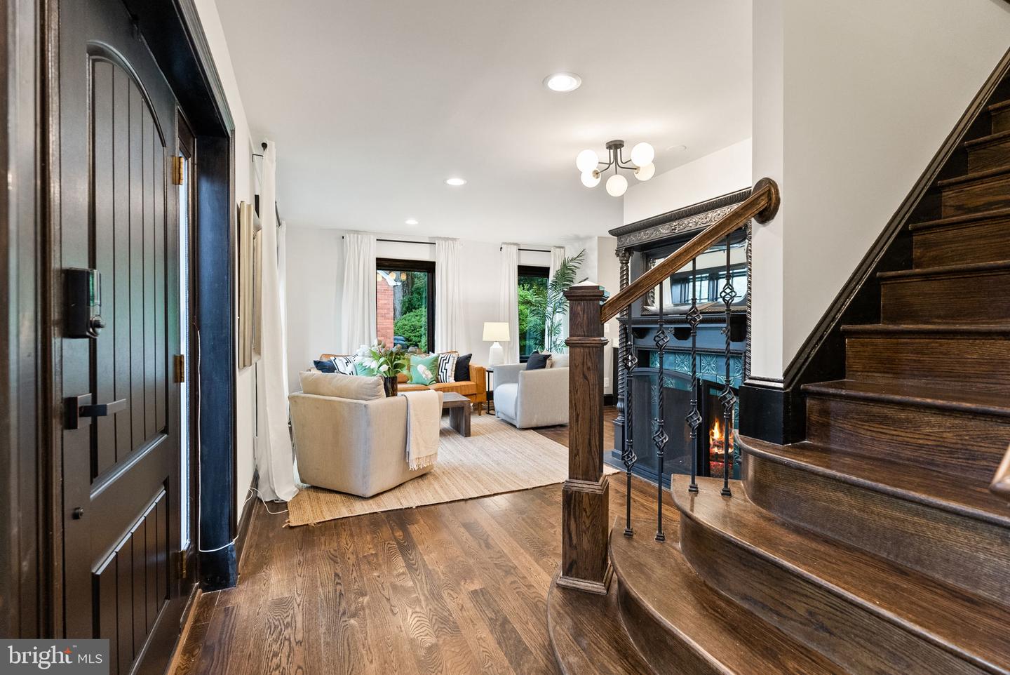 6820 JACKSON AVE, FALLS CHURCH, Virginia 22042, 6 Bedrooms Bedrooms, 21 Rooms Rooms,5 BathroomsBathrooms,Residential,For sale,6820 JACKSON AVE,VAFX2267904 MLS # VAFX2267904