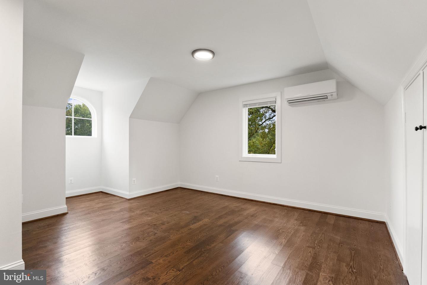 6820 JACKSON AVE, FALLS CHURCH, Virginia 22042, 6 Bedrooms Bedrooms, 21 Rooms Rooms,5 BathroomsBathrooms,Residential,For sale,6820 JACKSON AVE,VAFX2267904 MLS # VAFX2267904
