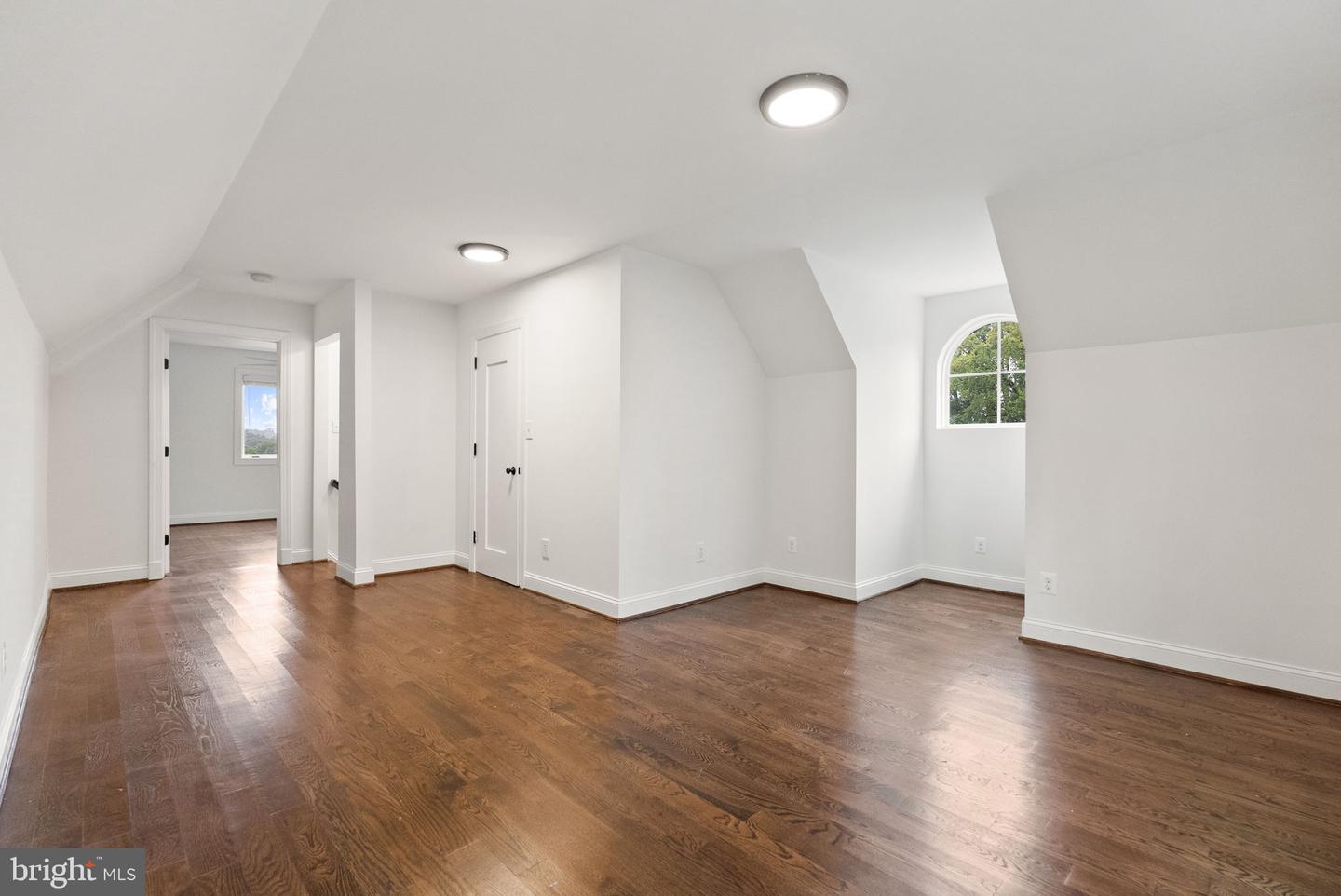 6820 JACKSON AVE, FALLS CHURCH, Virginia 22042, 6 Bedrooms Bedrooms, 21 Rooms Rooms,5 BathroomsBathrooms,Residential,For sale,6820 JACKSON AVE,VAFX2267904 MLS # VAFX2267904