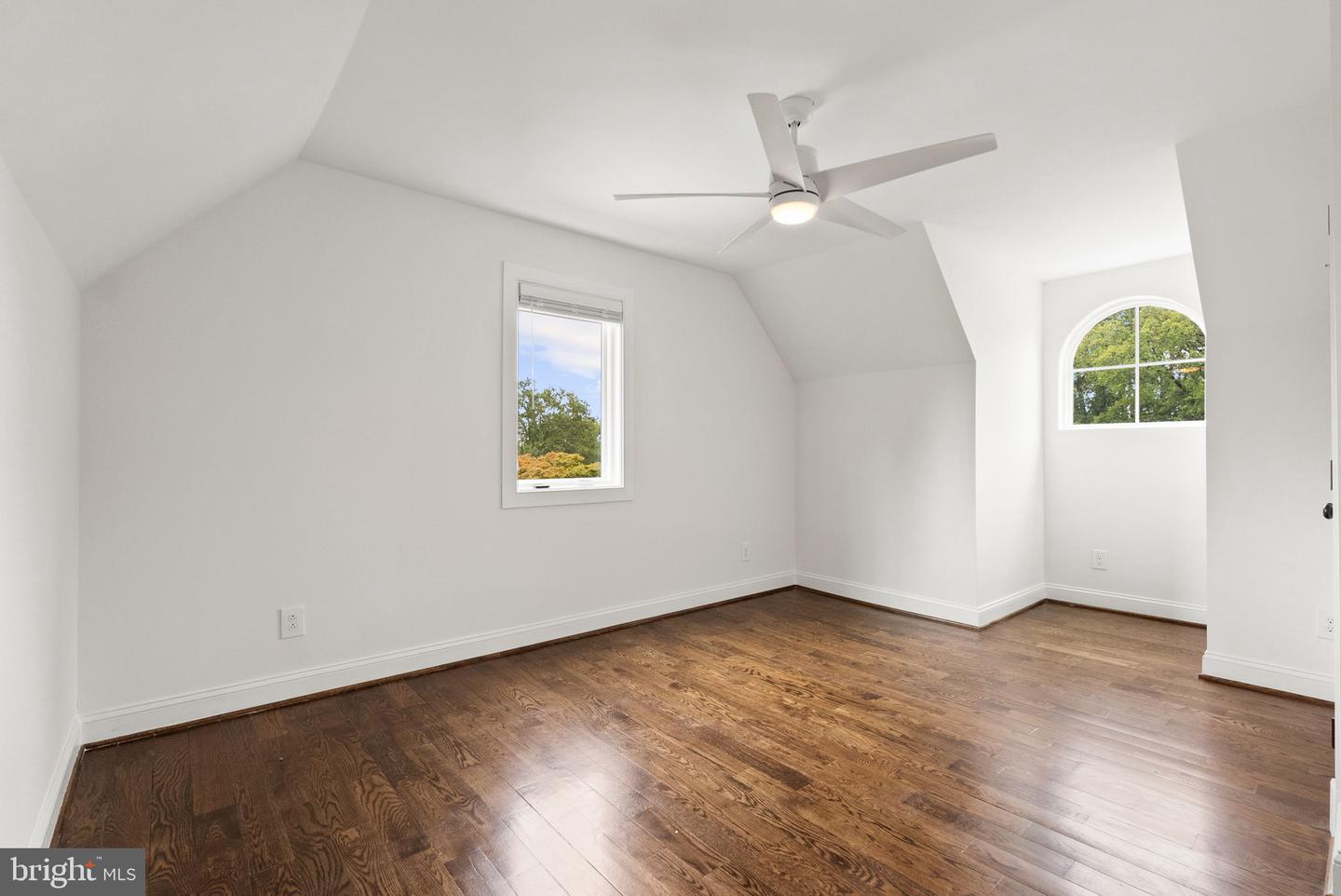 6820 JACKSON AVE, FALLS CHURCH, Virginia 22042, 6 Bedrooms Bedrooms, 21 Rooms Rooms,5 BathroomsBathrooms,Residential,For sale,6820 JACKSON AVE,VAFX2267904 MLS # VAFX2267904