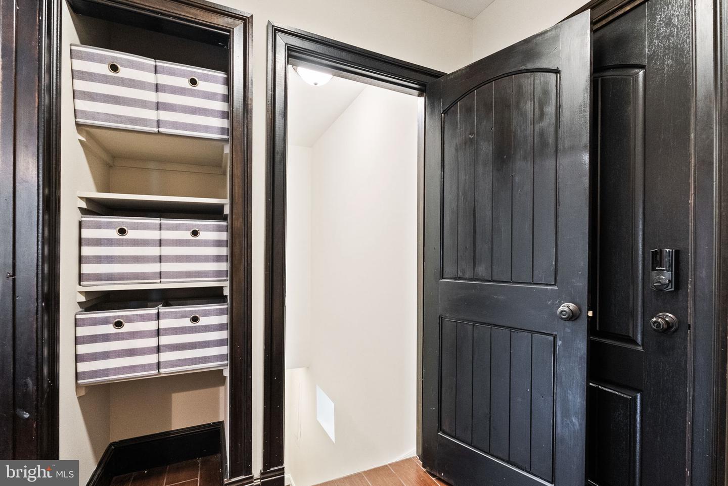 6820 JACKSON AVE, FALLS CHURCH, Virginia 22042, 6 Bedrooms Bedrooms, 21 Rooms Rooms,5 BathroomsBathrooms,Residential,For sale,6820 JACKSON AVE,VAFX2267904 MLS # VAFX2267904