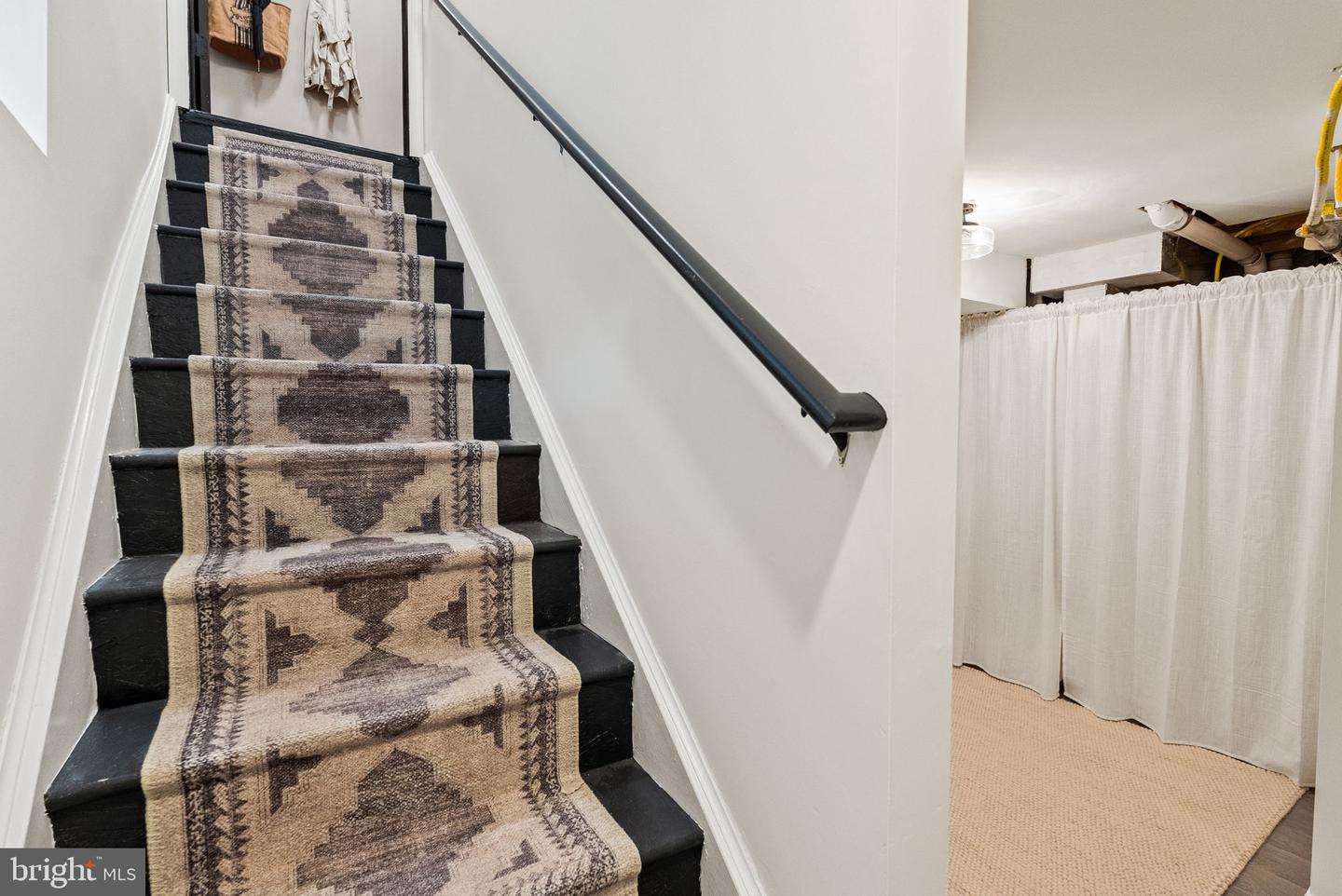 6820 JACKSON AVE, FALLS CHURCH, Virginia 22042, 6 Bedrooms Bedrooms, 21 Rooms Rooms,5 BathroomsBathrooms,Residential,For sale,6820 JACKSON AVE,VAFX2267904 MLS # VAFX2267904