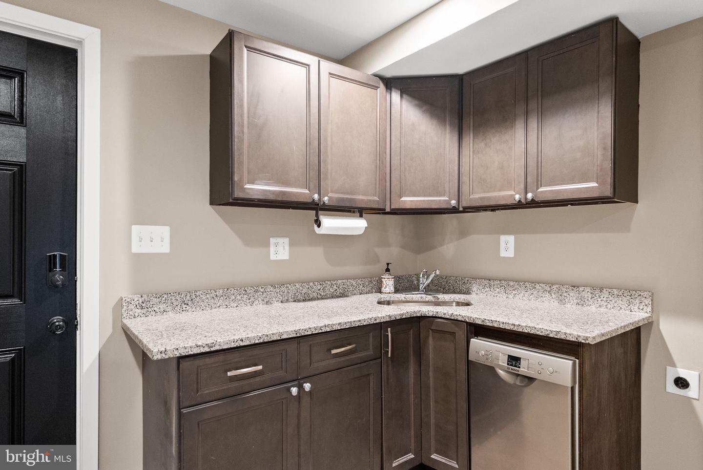 6820 JACKSON AVE, FALLS CHURCH, Virginia 22042, 6 Bedrooms Bedrooms, 21 Rooms Rooms,5 BathroomsBathrooms,Residential,For sale,6820 JACKSON AVE,VAFX2267904 MLS # VAFX2267904