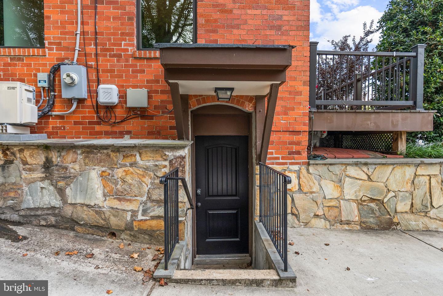 6820 JACKSON AVE, FALLS CHURCH, Virginia 22042, 6 Bedrooms Bedrooms, 21 Rooms Rooms,5 BathroomsBathrooms,Residential,For sale,6820 JACKSON AVE,VAFX2267904 MLS # VAFX2267904